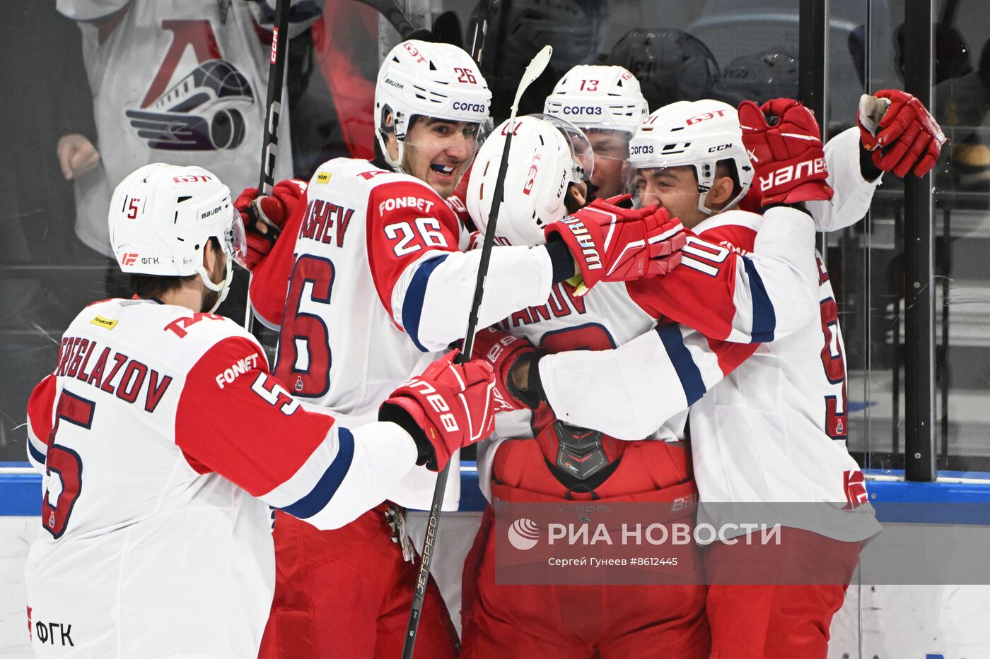 Хоккей. КХЛ. Матч "Динамо" - "Локомотив"