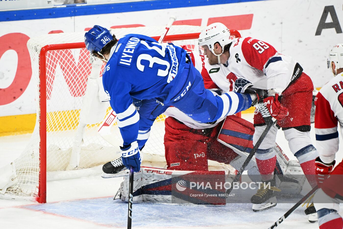 Хоккей. КХЛ. Матч "Динамо" - "Локомотив"