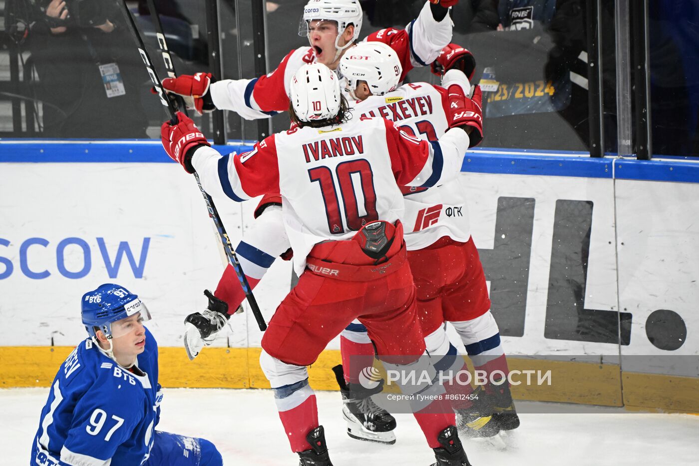 Хоккей. КХЛ. Матч "Динамо" - "Локомотив"