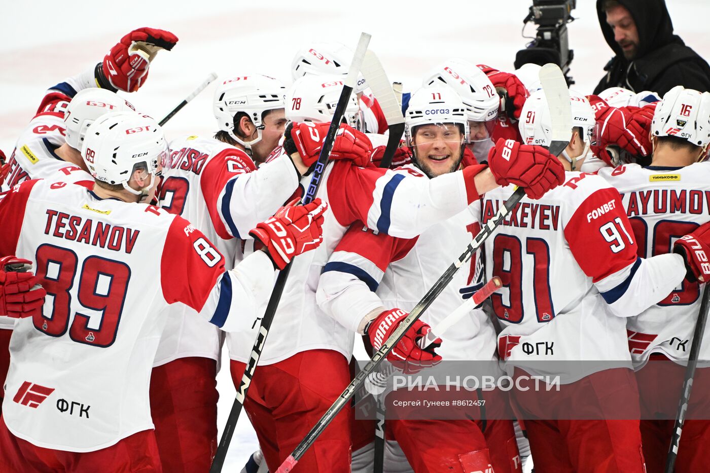 Хоккей. КХЛ. Матч "Динамо" - "Локомотив"