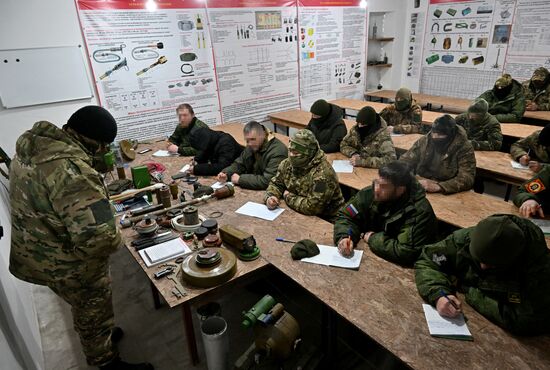 Работа учебного центра на базе отдельного инженерно-саперного батальона им. Д.М. Карбышева в зоне СВО