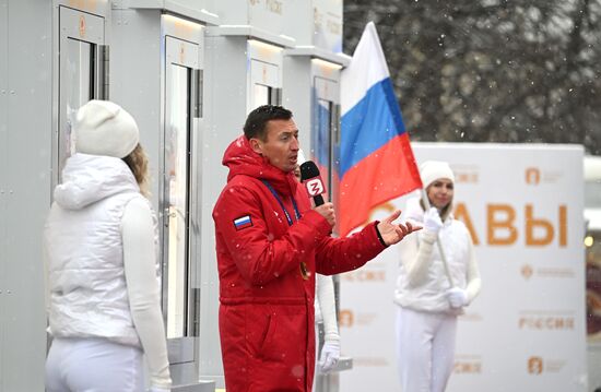 Международная выставка-форум "Россия"
Выставка "Россия". Торжественная церемония открытия новой экспозиции "Аллеи славы"
Александр Легков, олимпийский чемпион в лыжных видах спорта, серебряный и бронзовый призер Чемпионатов мира, победитель Tour de Ski Место: Россия, Москва. Автор: Алексей Майшев/РИА Новости. Выставка "Россия". Торжественная церемония открытия новой экспозиции "Аллеи славы"