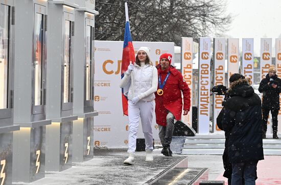 Международная выставка-форум "Россия"
Выставка "Россия". Торжественная церемония открытия новой экспозиции "Аллеи славы"
Дмитрий Соловьев, олимпийский чемпион по фигурному катанию, чемпион Европы и многократный чемпион России Место: Россия, Москва. Автор: Алексей Майшев/РИА Новости. Выставка "Россия". Торжественная церемония открытия новой экспозиции "Аллеи славы"