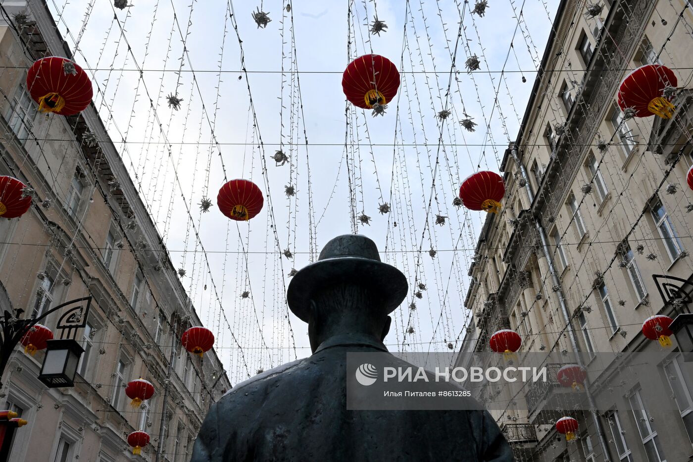 Праздничное украшение города в честь китайского Нового года