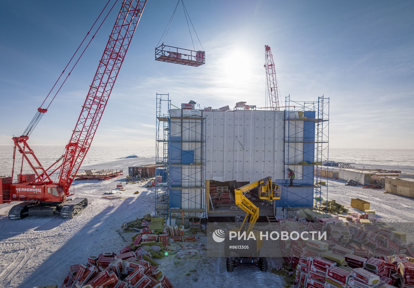 Мероприятие по случаю ввода в опытную эксплуатацию нового зимовочного комплекса станции "Восток" в Антарктиде