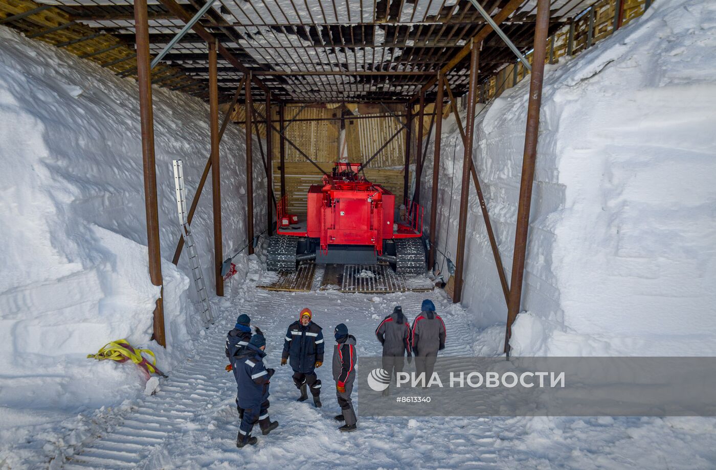 Мероприятие по случаю ввода в опытную эксплуатацию нового зимовочного комплекса станции "Восток" в Антарктиде