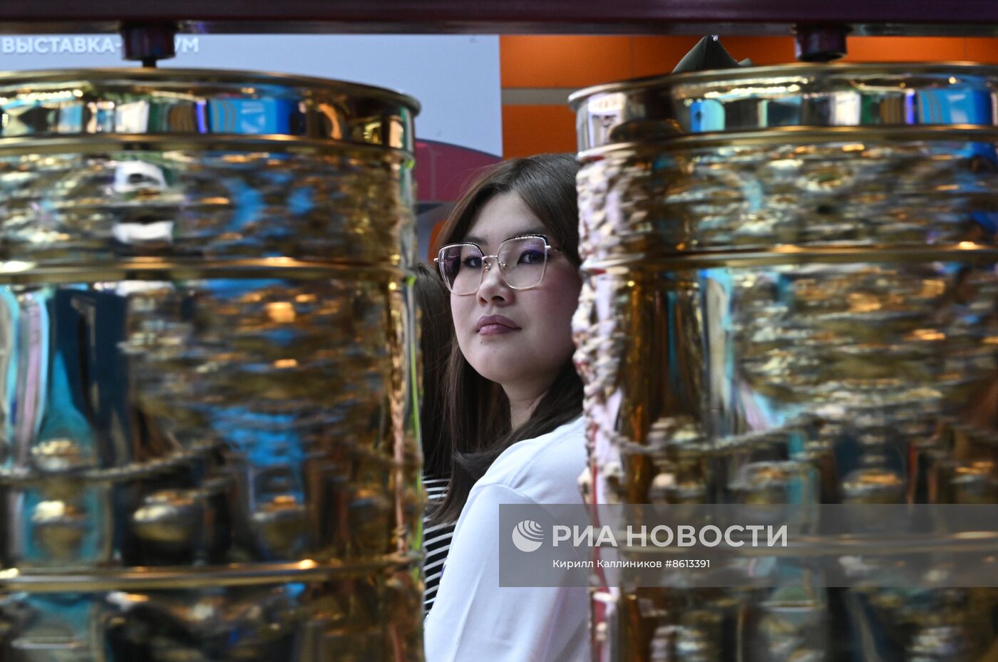 Работа выставки "Россия"