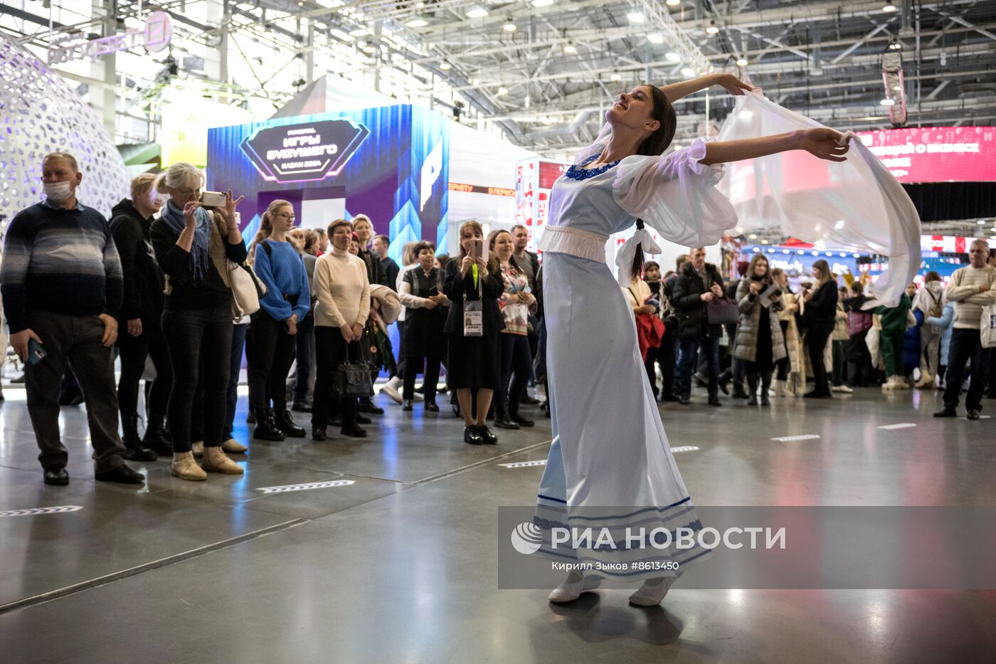 Работа выставки "Россия"