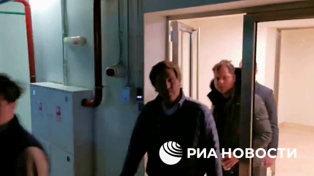 Журналист РИА Новости пообщался с Такером Карлсоном на парковке отеля