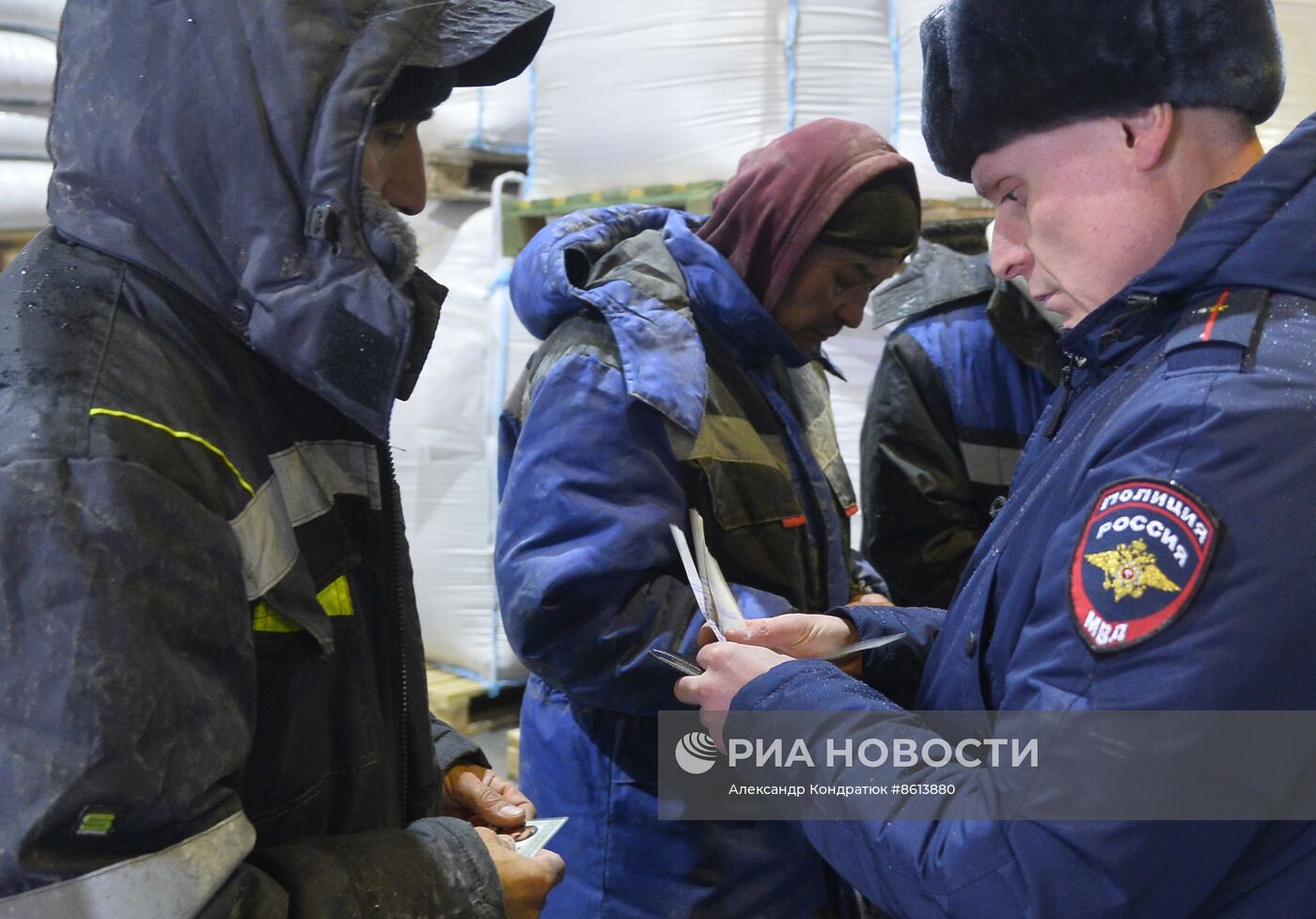 Рейд по выявлению незаконных трудовых мигрантов в Челябинске