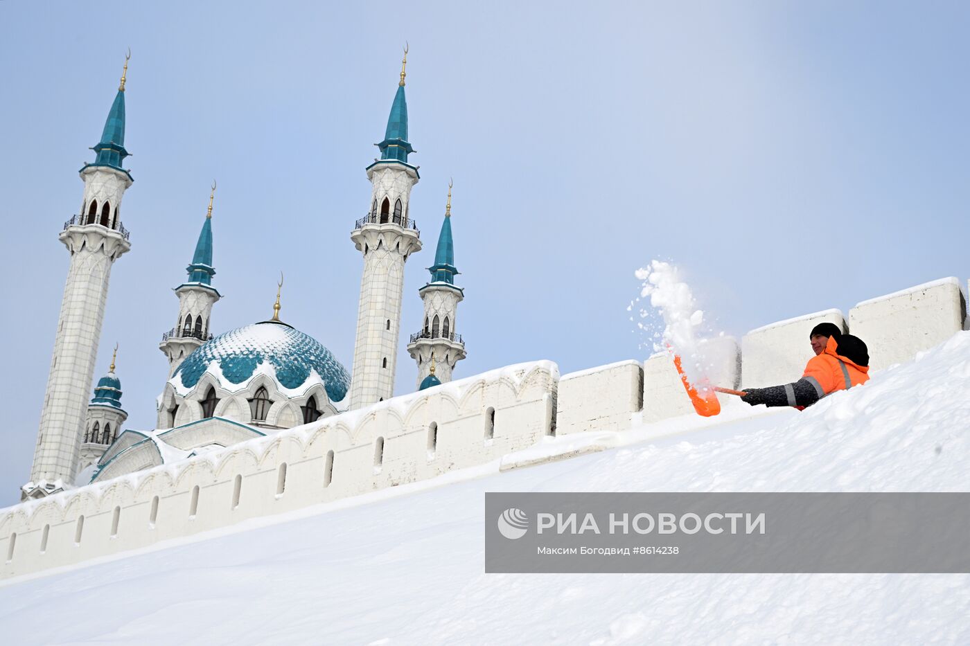 Рекордное количество снега выпало в Казани