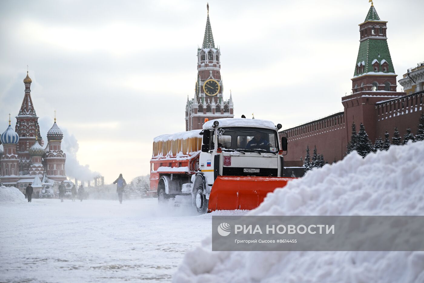 Последствия снегопада в Москве