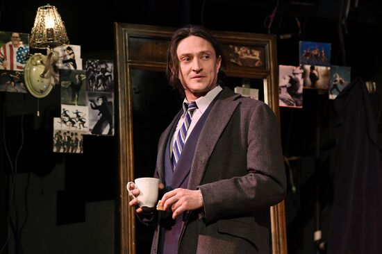 Спектакль "Двое на качелях" в театре "Современник"