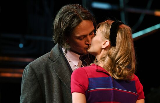 Спектакль "Двое на качелях" в театре "Современник"