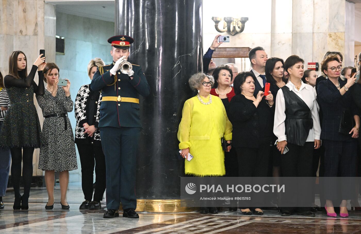 Глава МИД РФ С. Лавров возложил цветы к мемориальным доскам в МИДе