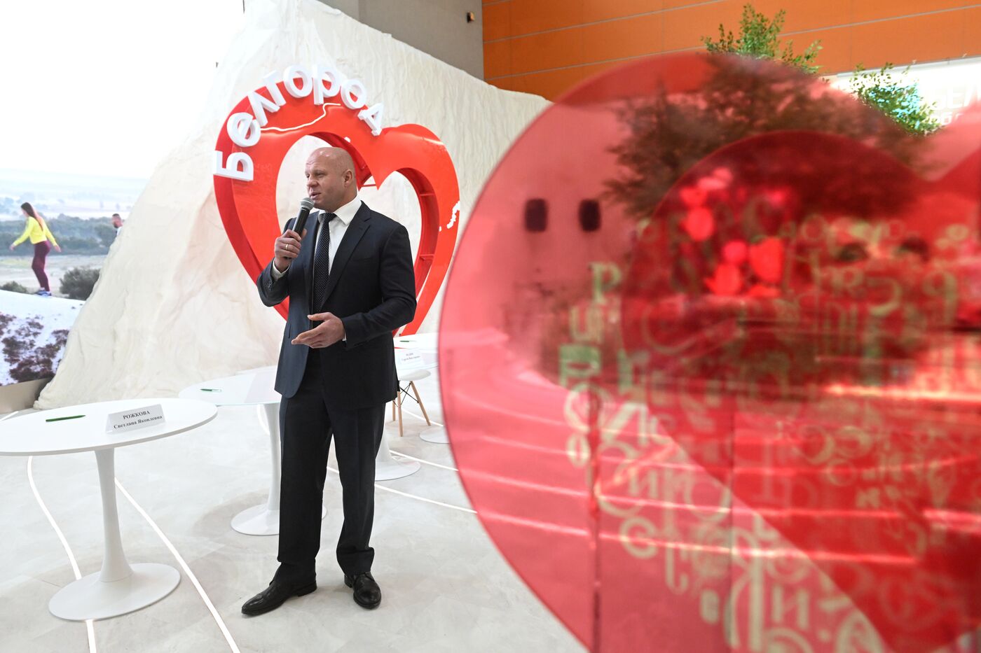 Выставка "Россия". Встреча Ф. Емельяненко с поклонниками