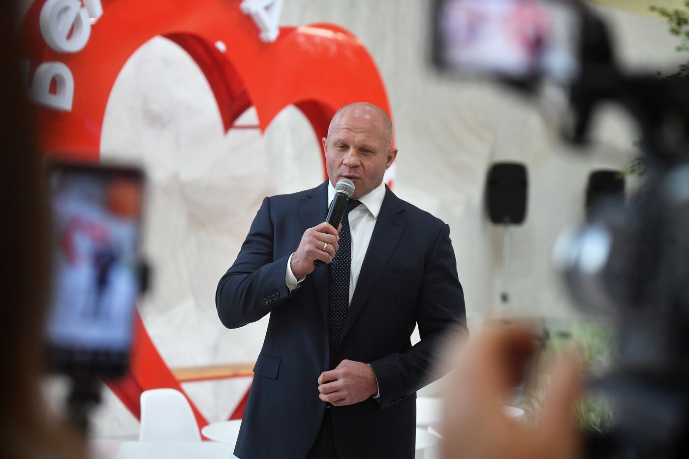 Выставка "Россия". Встреча Ф. Емельяненко с поклонниками