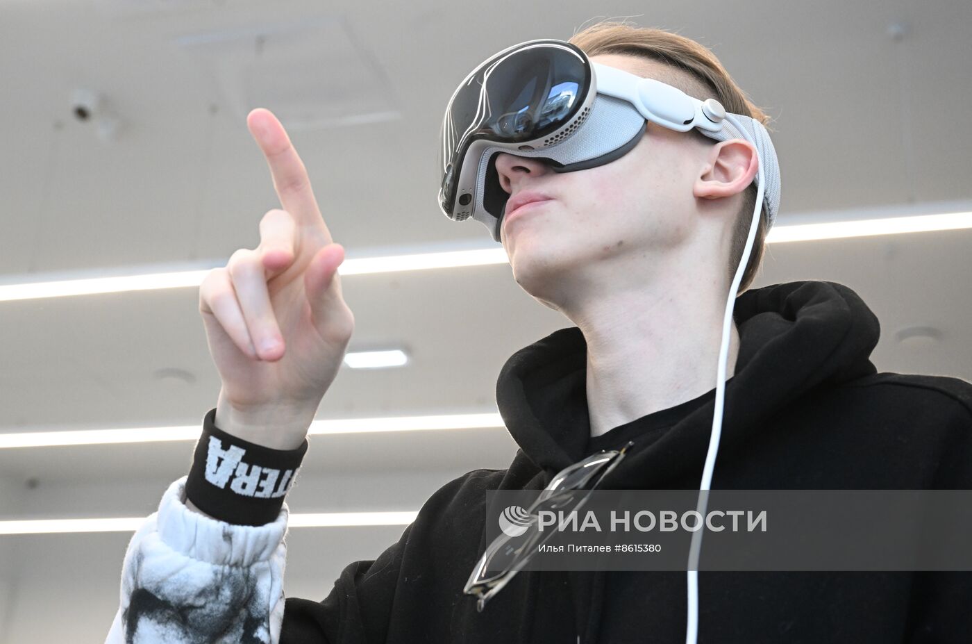 Пространственный компьютер Apple Vision Pro