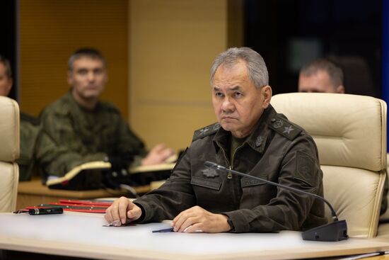 Глава Минобороны РФ С. Шойгу посетил пункт одного из объединений Западной группировки войск