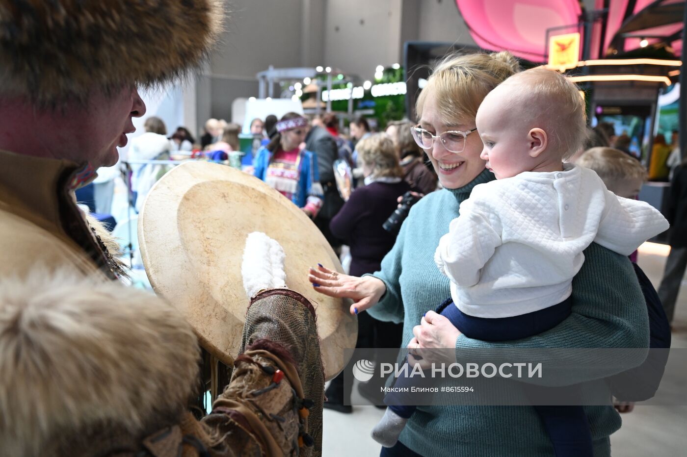 Работа выставки "Россия"