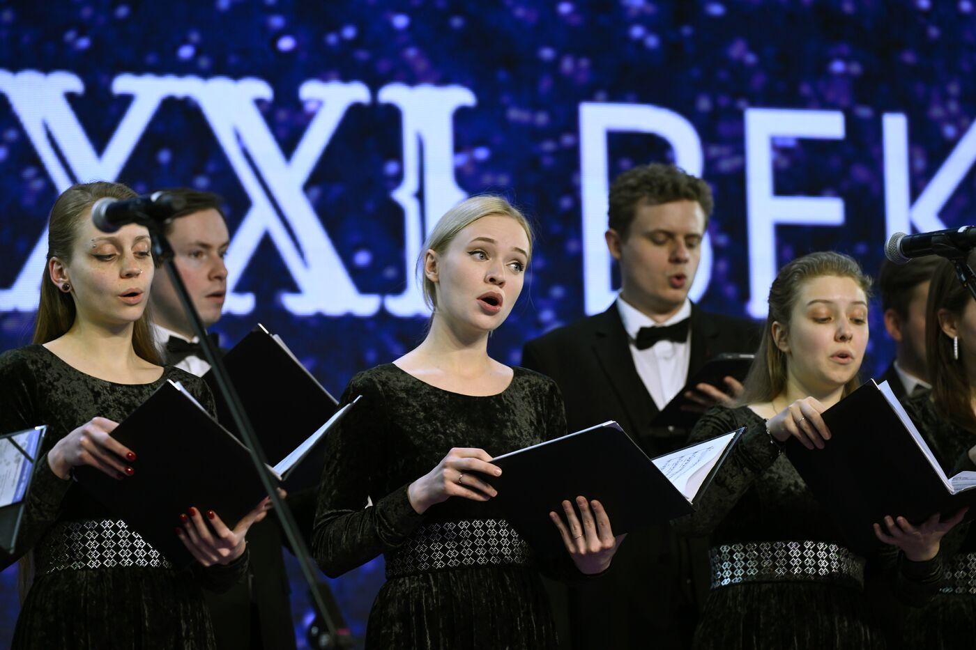 Выставка "Россия". Концерт Гнесинского ансамбля современной хоровой музыки Altro coro