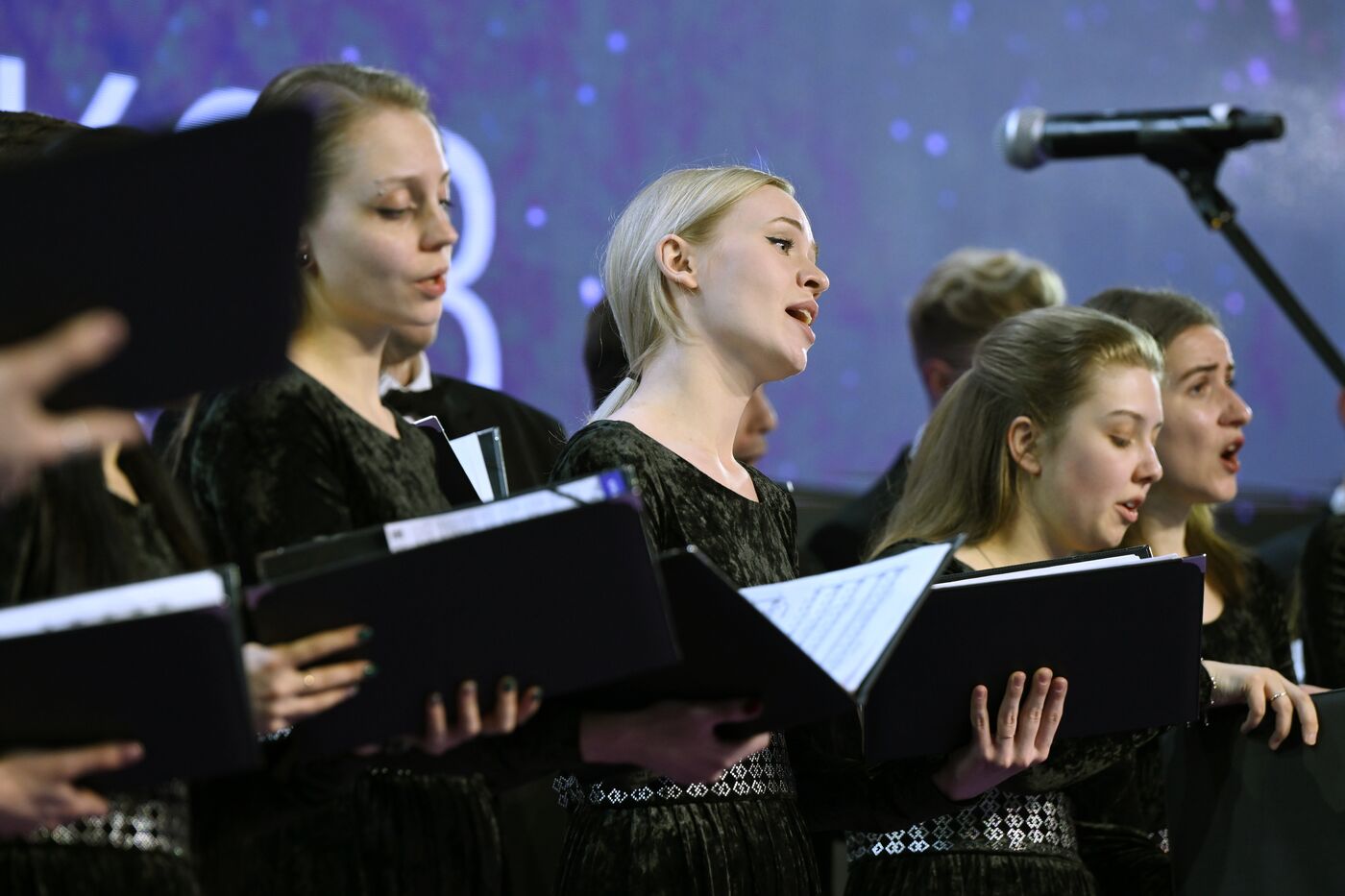 Выставка "Россия". Концерт Гнесинского ансамбля современной хоровой музыки Altro coro