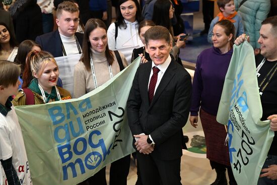 Выставка "Россия". Запуск тематического молодёжного экскурсионного маршрута "От Москвы до Владивостока: навстречу молодёжной столице – 2024"