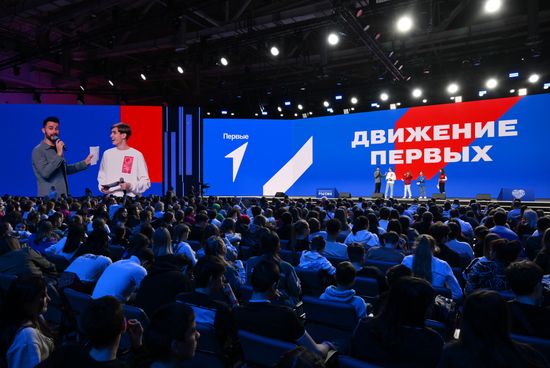 Выставка "Россия". Дискуссия "Детство: предпосылки и создание "Движения первых"