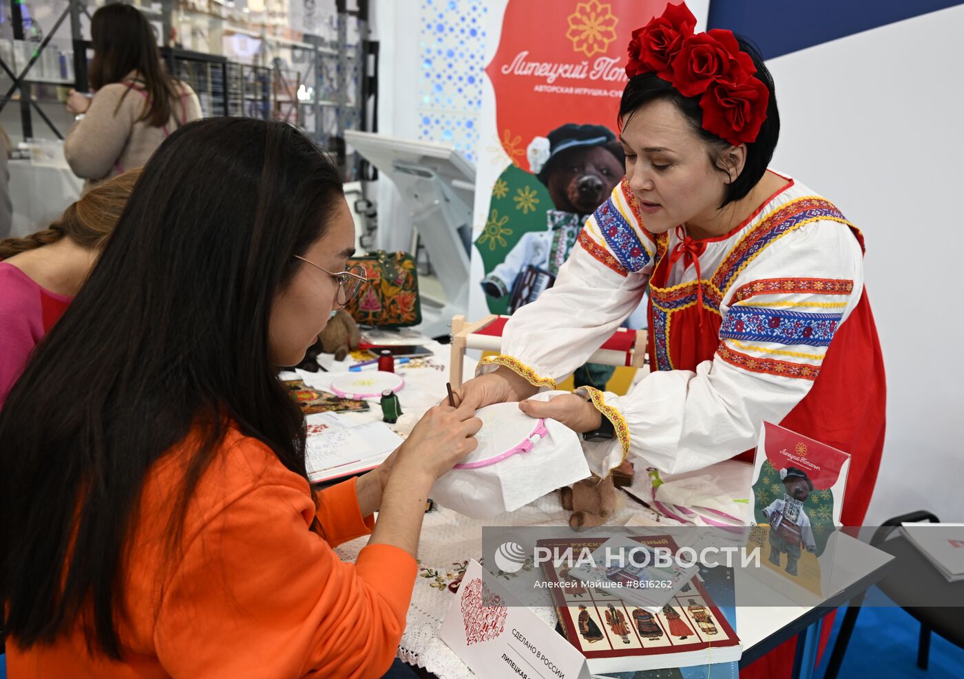 Выставка "Россия". Мастер-классы по ремеслам русской вышивки