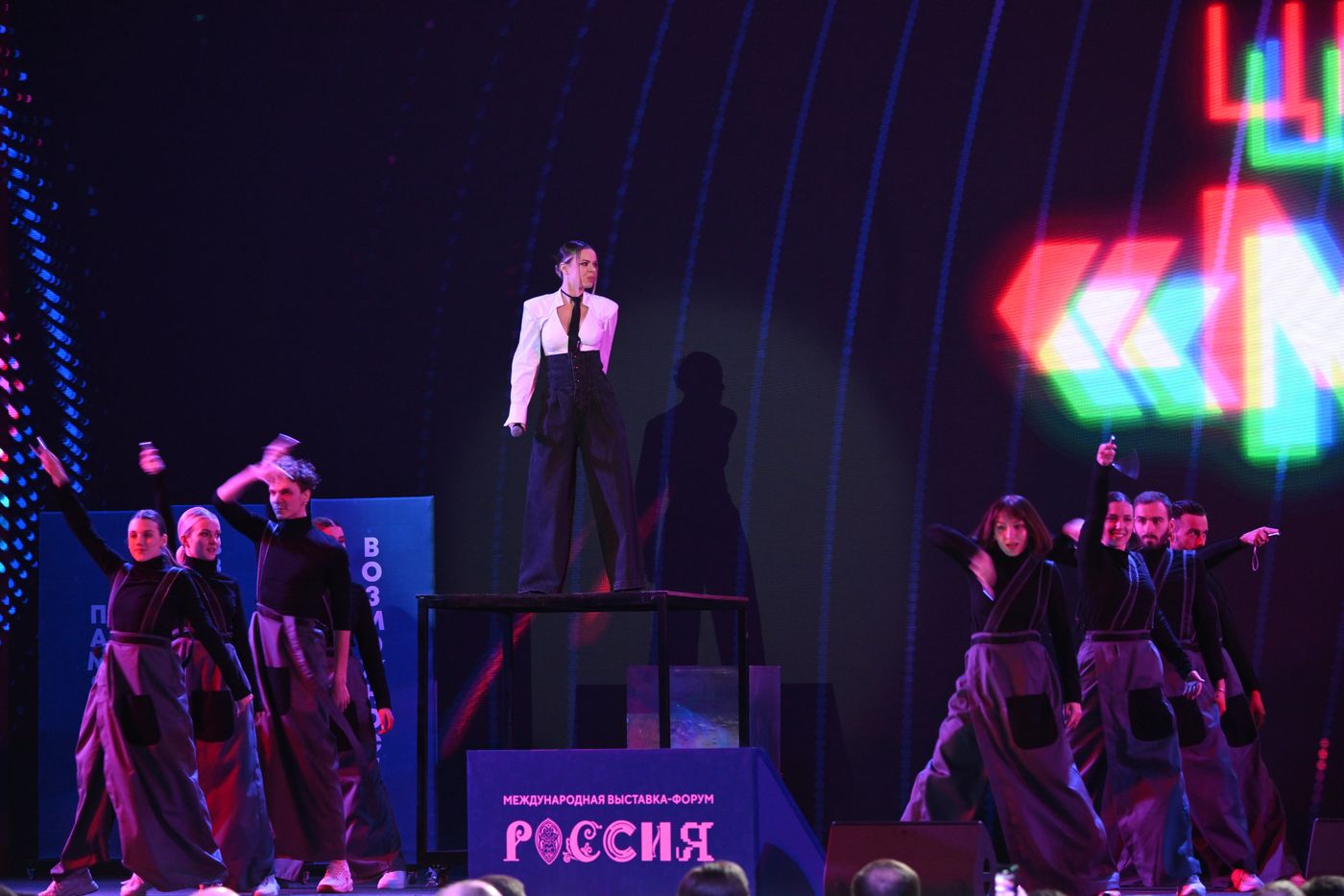 Выставка "Россия". Форум национальных достижений. Шоу-презентация о деятельности трёх круглогодичных образовательных центров