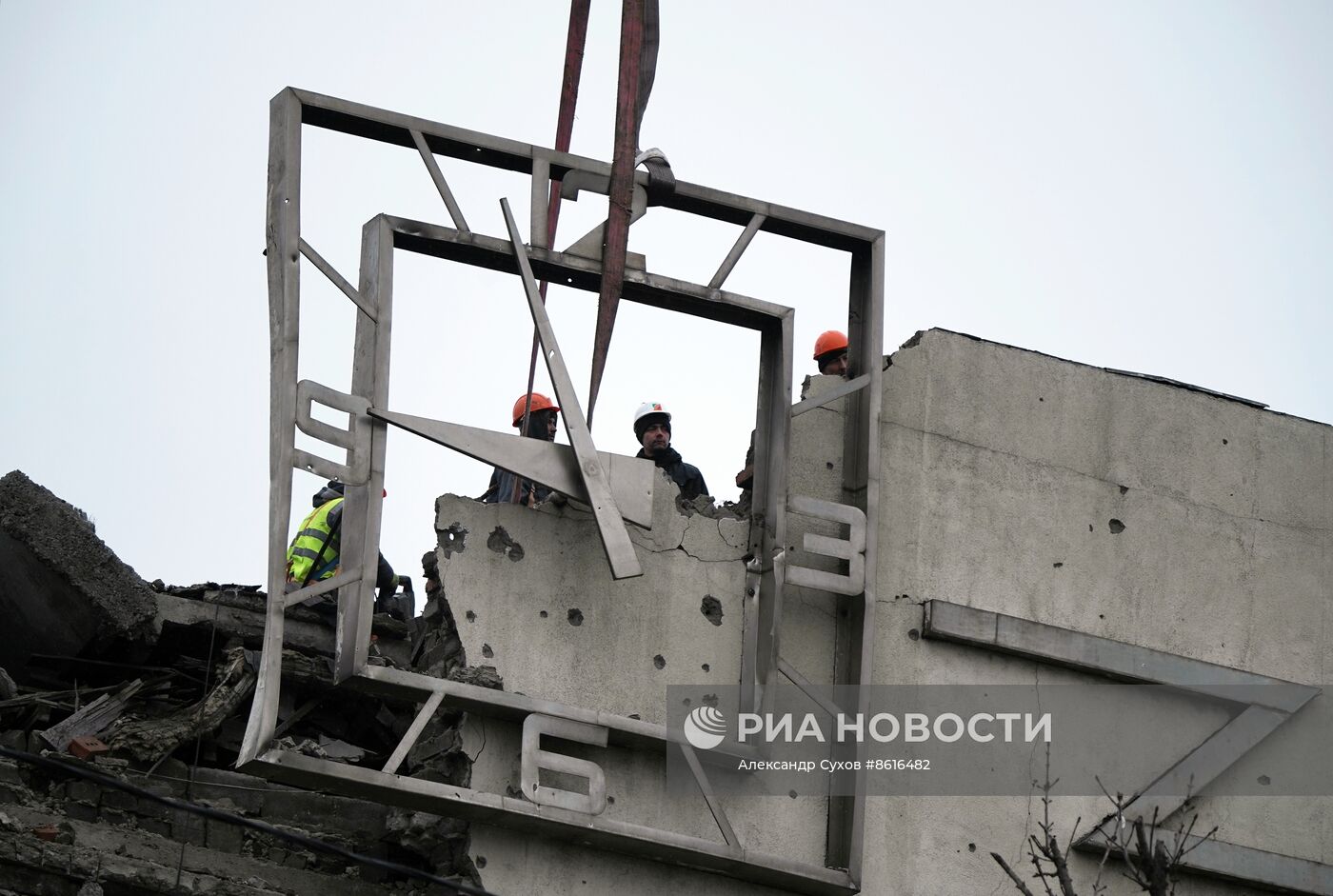 В Мариуполе приступили к восстановлению Главпочтамта