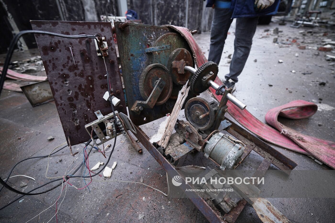 В Мариуполе приступили к восстановлению Главпочтамта