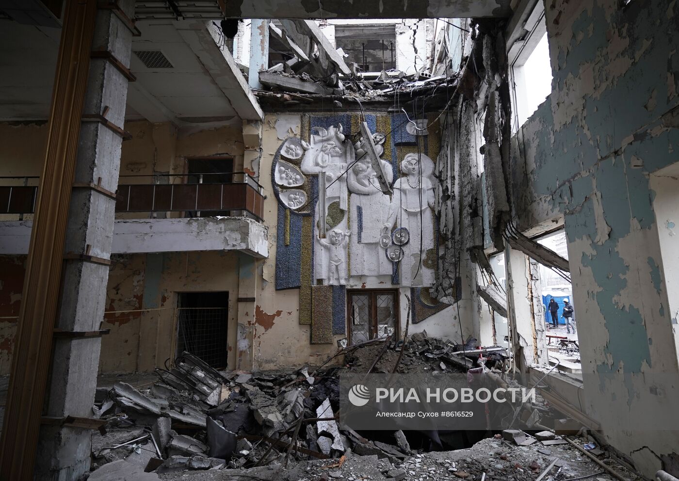 В Мариуполе приступили к восстановлению Главпочтамта