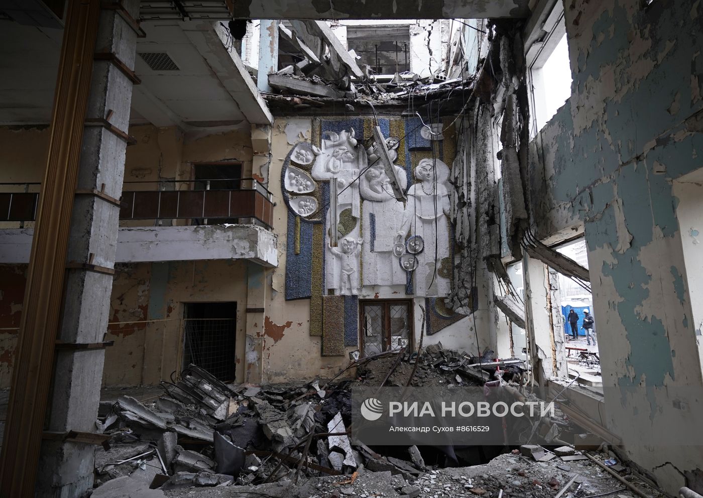 В Мариуполе приступили к восстановлению Главпочтамта