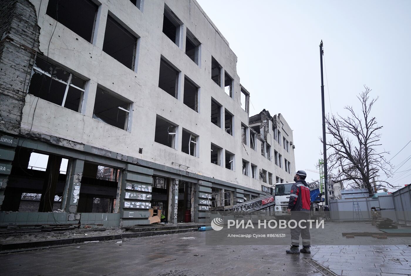 В Мариуполе приступили к восстановлению Главпочтамта