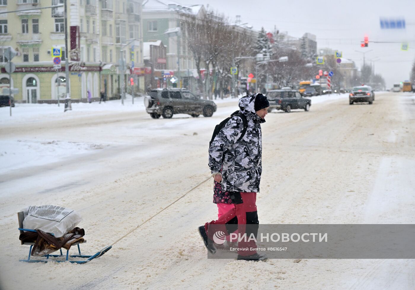 Последствия снегопада в Луганске