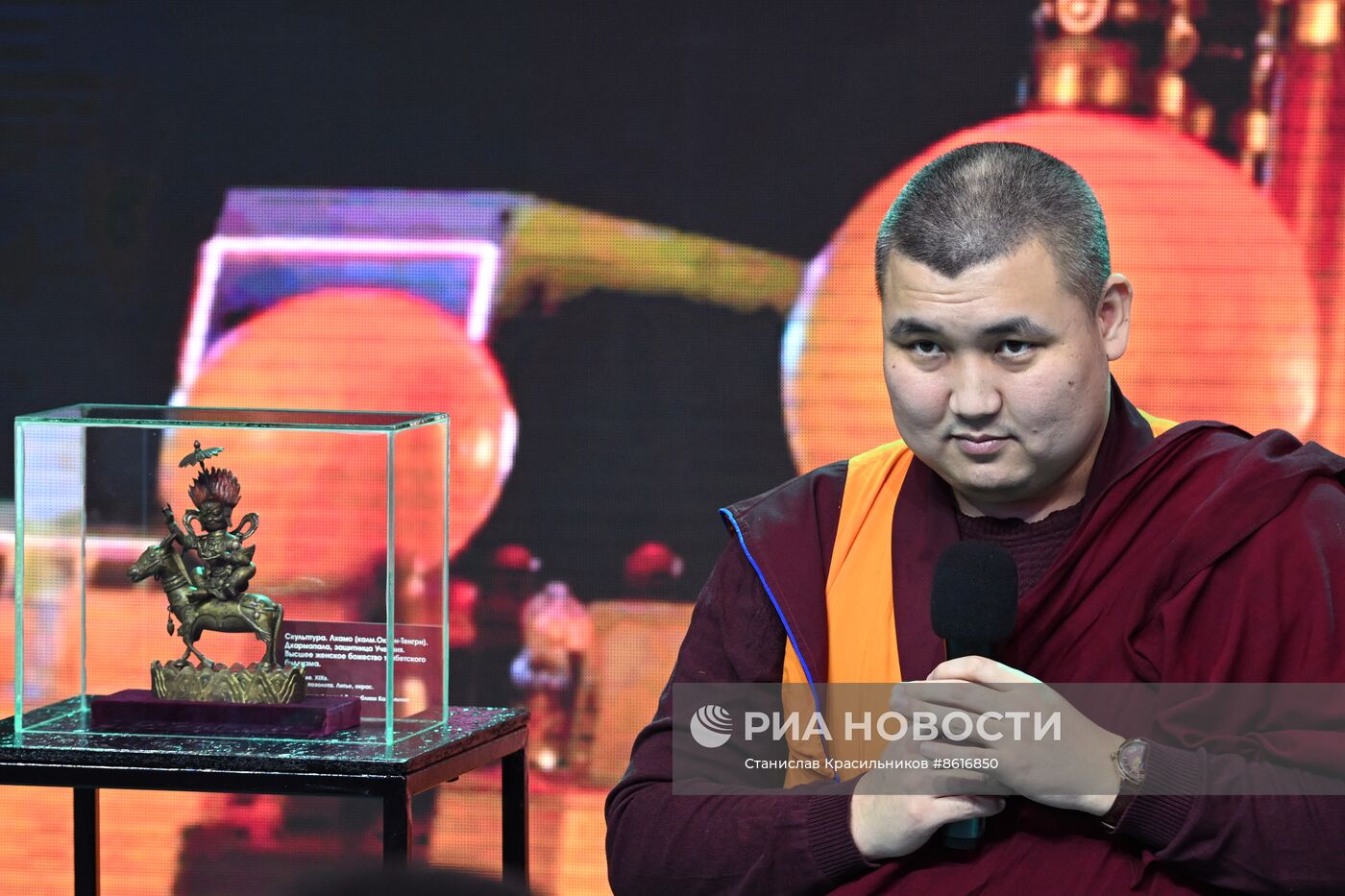 Выставка "Россия". Лекция Геше Йонтена "Буддийский путь к счастью"