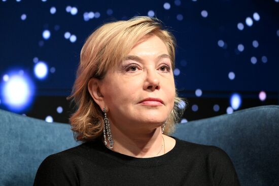 Выставка "Россия". Презентация книги Арины Шараповой "Конец эфира"