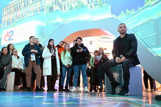 Выставка "Россия". Встреча с Аскольдом Запашным