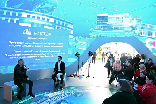 Выставка "Россия". Встреча с Аскольдом Запашным