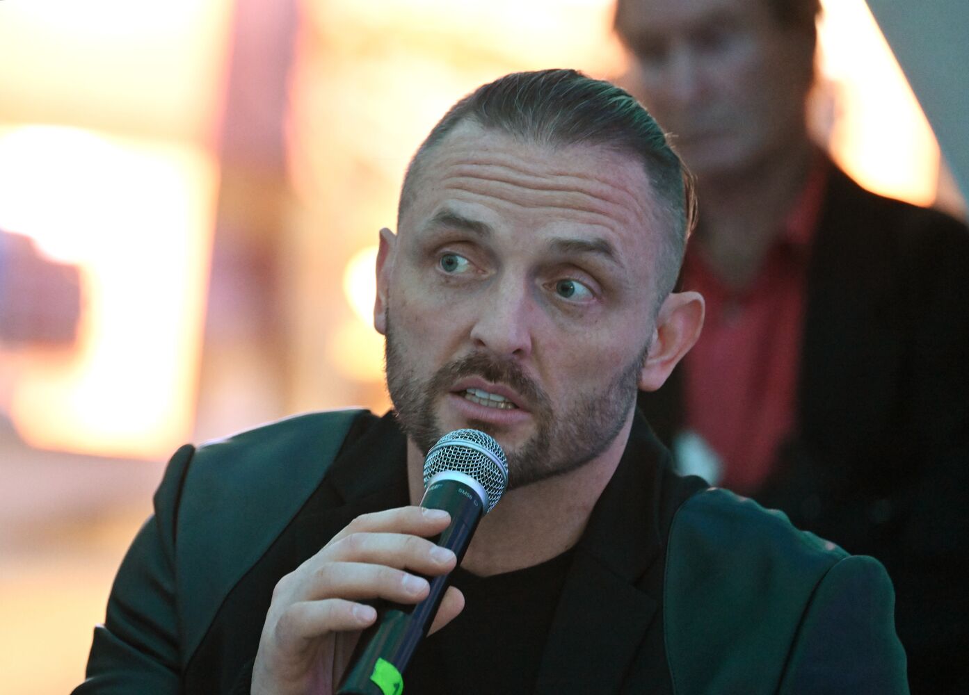 Выставка "Россия". Встреча с Аскольдом Запашным