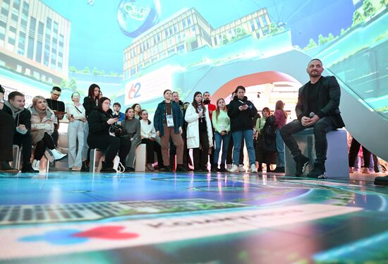 Выставка "Россия". Встреча с Аскольдом Запашным