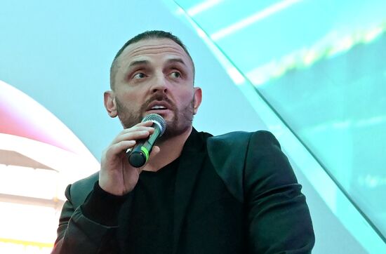 Выставка "Россия". Встреча с Аскольдом Запашным