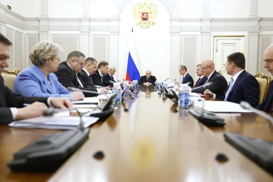 Премьер-министр РФ М. Мишустин провел совещание c вице-премьерами РФ