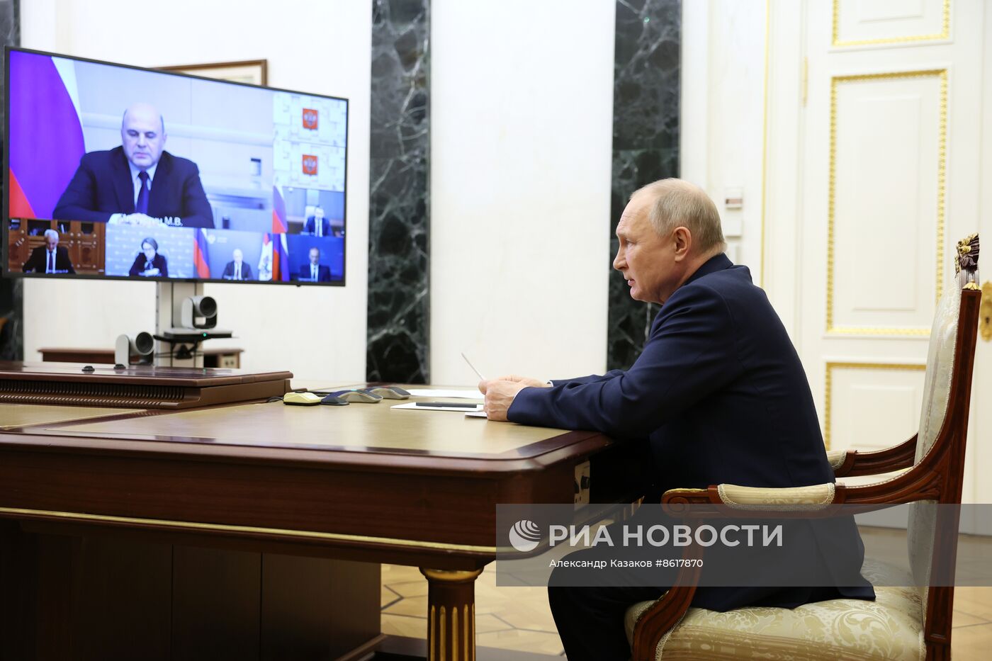 Президент РФ В. Путин провел совещание по экономическим вопросам