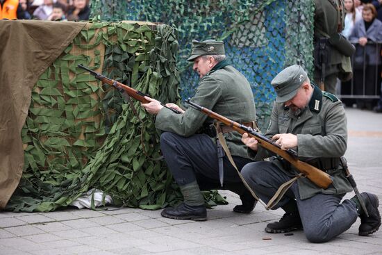 Реконструкция боя в День освобождения Краснодара от немецко-фашистских захватчиков 