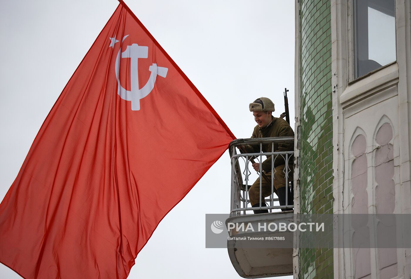 Реконструкция боя в День освобождения Краснодара от немецко-фашистских захватчиков 