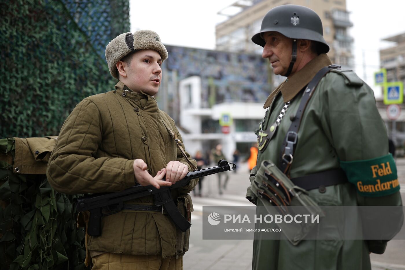 Реконструкция боя в День освобождения Краснодара от немецко-фашистских захватчиков 