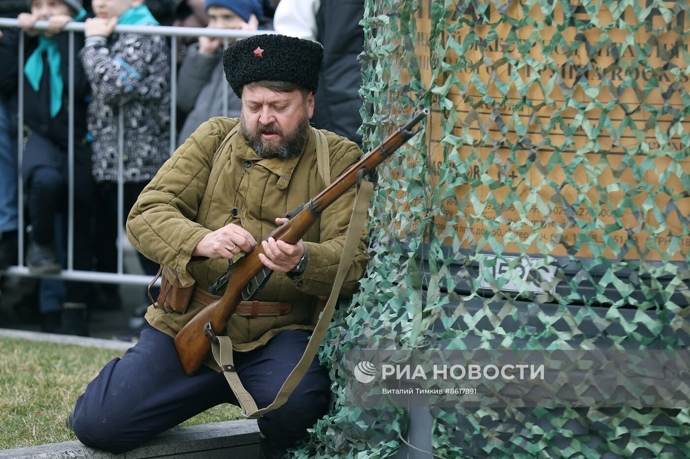 Реконструкция боя в День освобождения Краснодара от немецко-фашистских захватчиков 