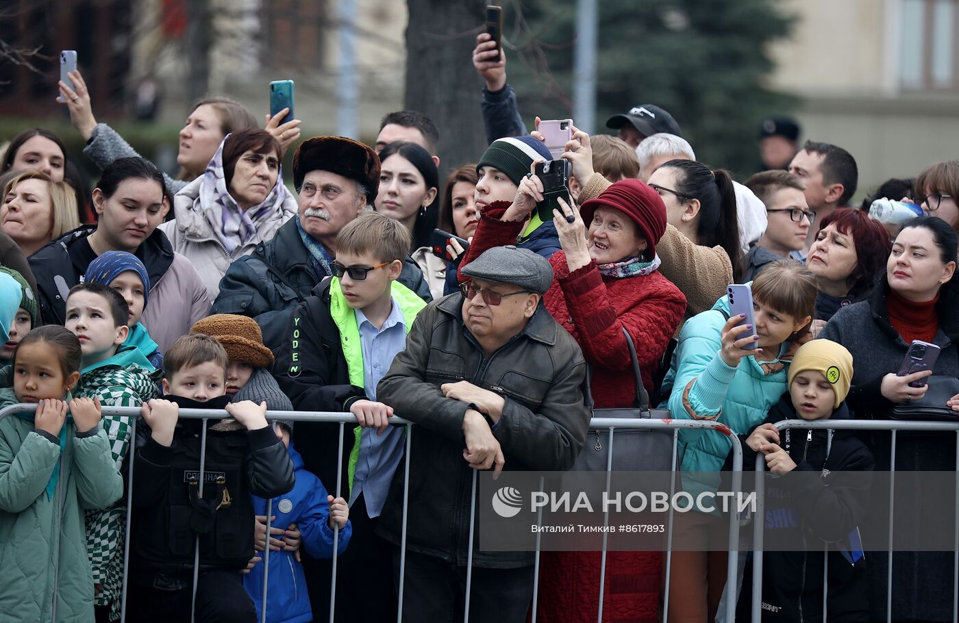 Реконструкция боя в День освобождения Краснодара от немецко-фашистских захватчиков 